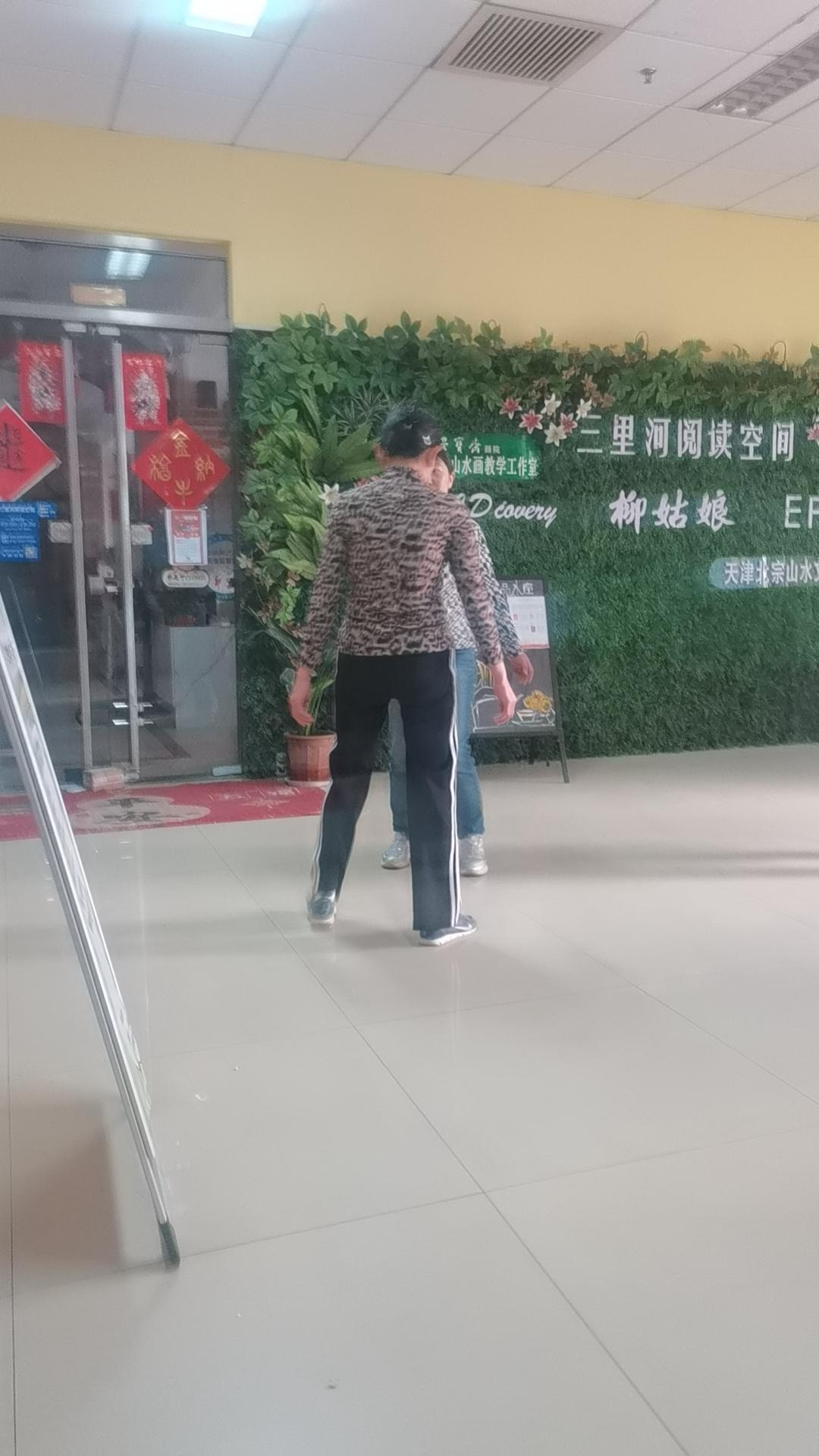 生活中，依靠自己还是依靠别人？生活中只能依靠自己，由其是70岁以后，自强自立，最