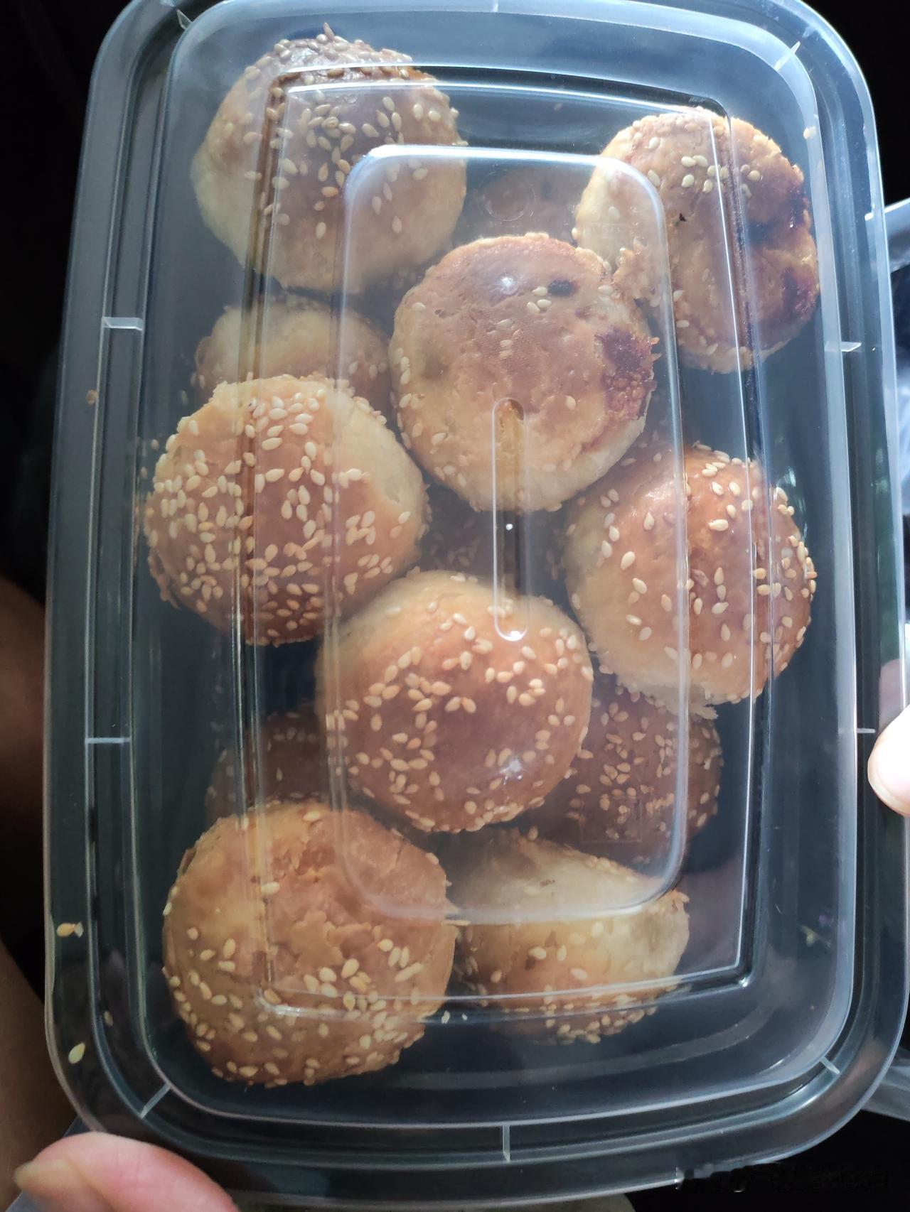 全域焕新棋子烧饼是唐山的特产。里面都是肉，很好吃！
“智赋新质，全域焕新”，中国
