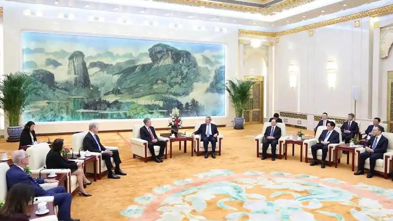急了！美国终于坐不住，主动上门求和，中国这步棋走得太漂亮！ 

5月7日，我方高