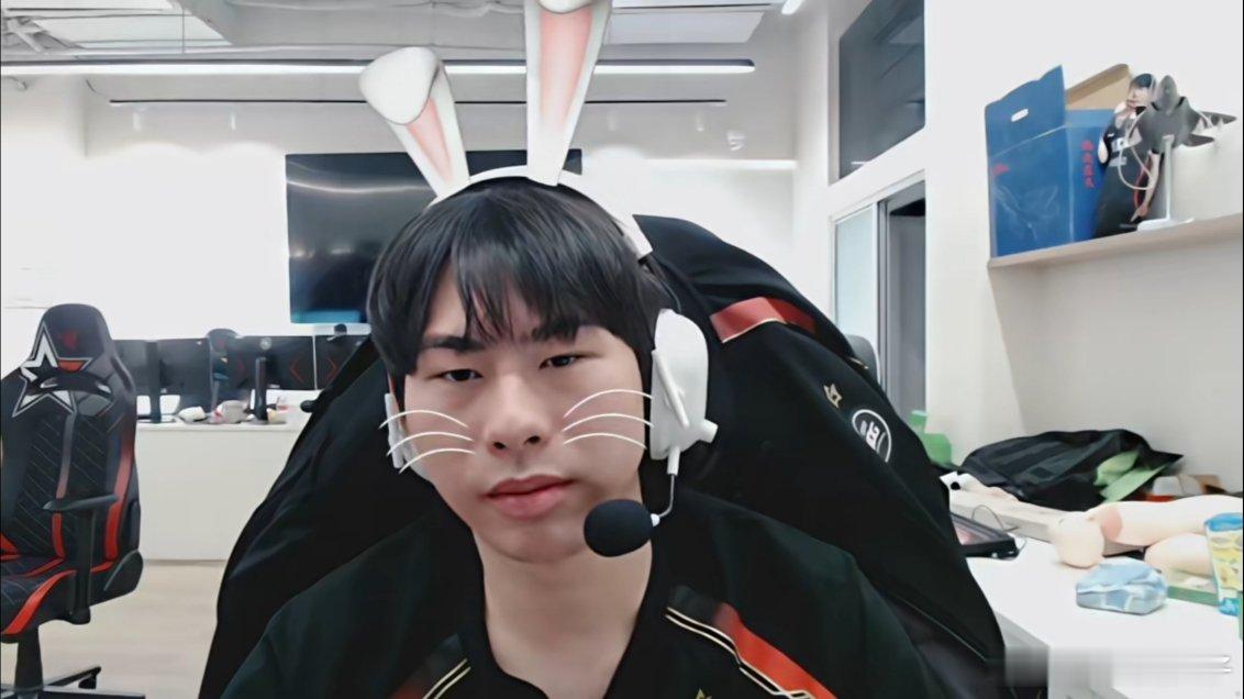 ZDZ打德玛西亚杯给摄像头开了兔子特效🐰，德彰朱德彰，你被捕咯2025德玛西亚