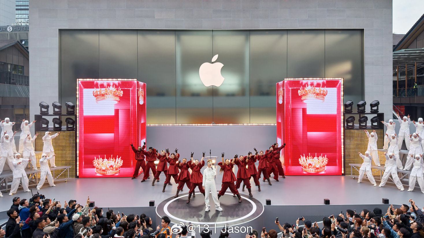 苹果官方摄影确实有点东西，尤其是图一真不错。 