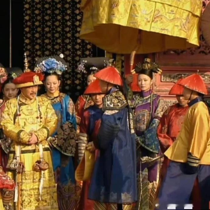 《甄嬛传》欣贵人虽然不受宠，但也不至于自己撑伞吧？[喵喵] ​​​