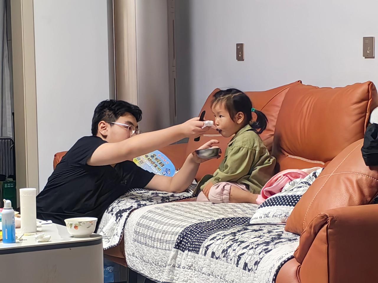 所谓长兄，不是一开始就会的事，是在无数次哭笑打闹里，慢慢把“我的”变成“我们的”