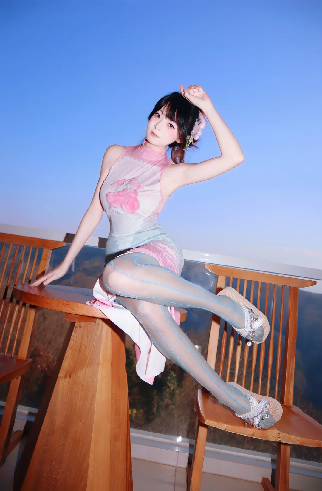 山里在逃翠花🌸拍照扭成麻花