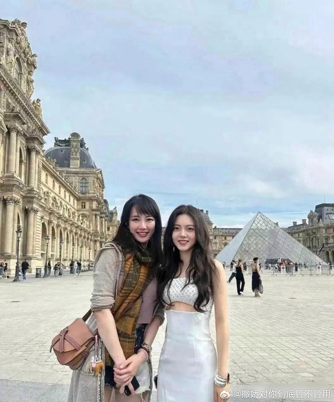 赵今麦长得确实很一般🤔，身边的朋友比她更漂亮。 