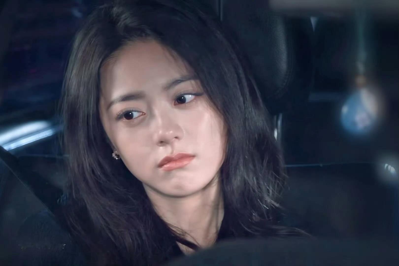 目不转睛盯着车上这里骄阳似我 /聂曦光 