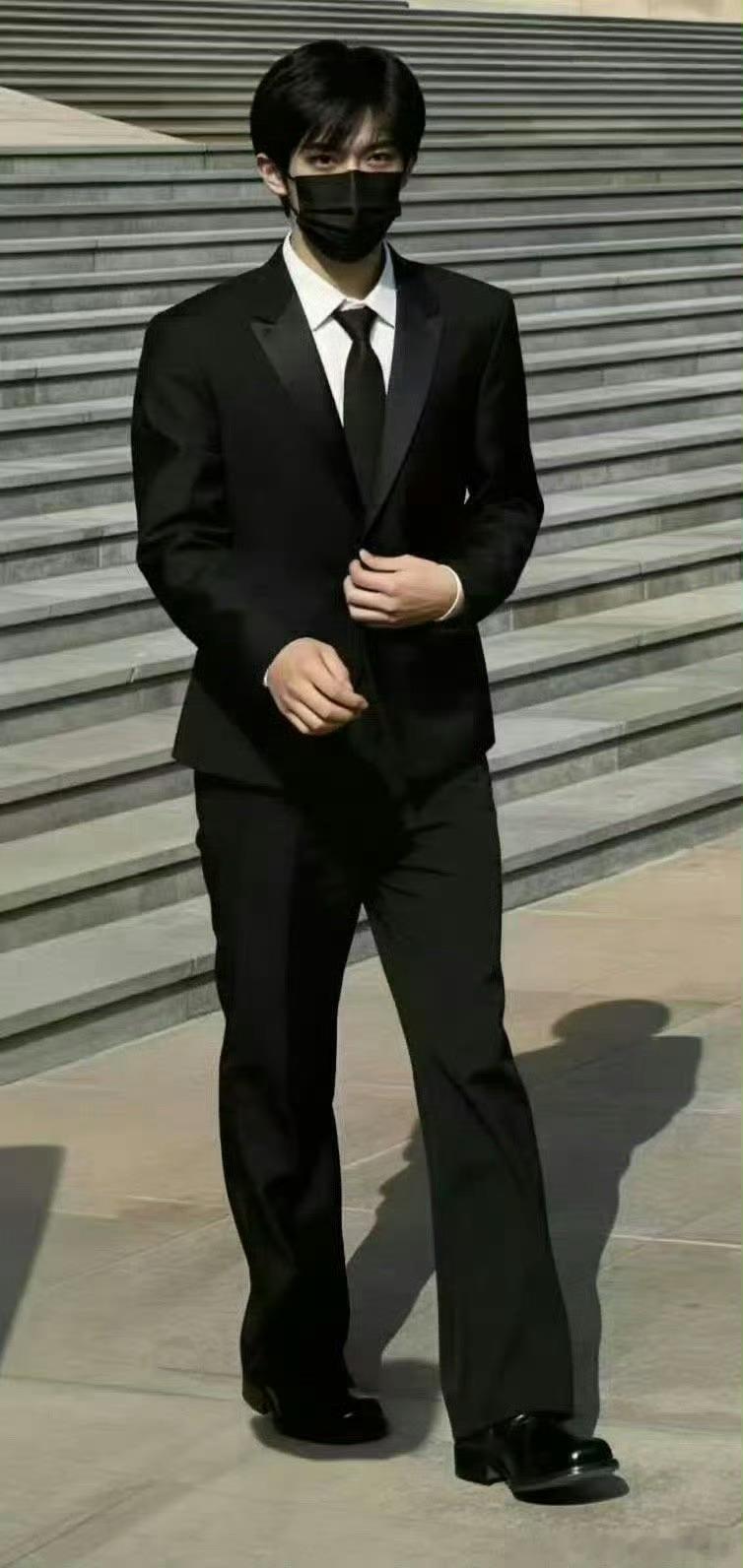 新闻联播上看到易烊千玺了 喜欢易烊千玺，永远有不一样的精彩与荣光。在新闻联播看到