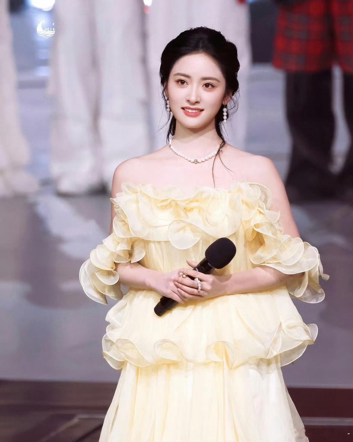 沈月工作人员抓代拍太解气了！内娱终于有敢硬刚的工作人员了 