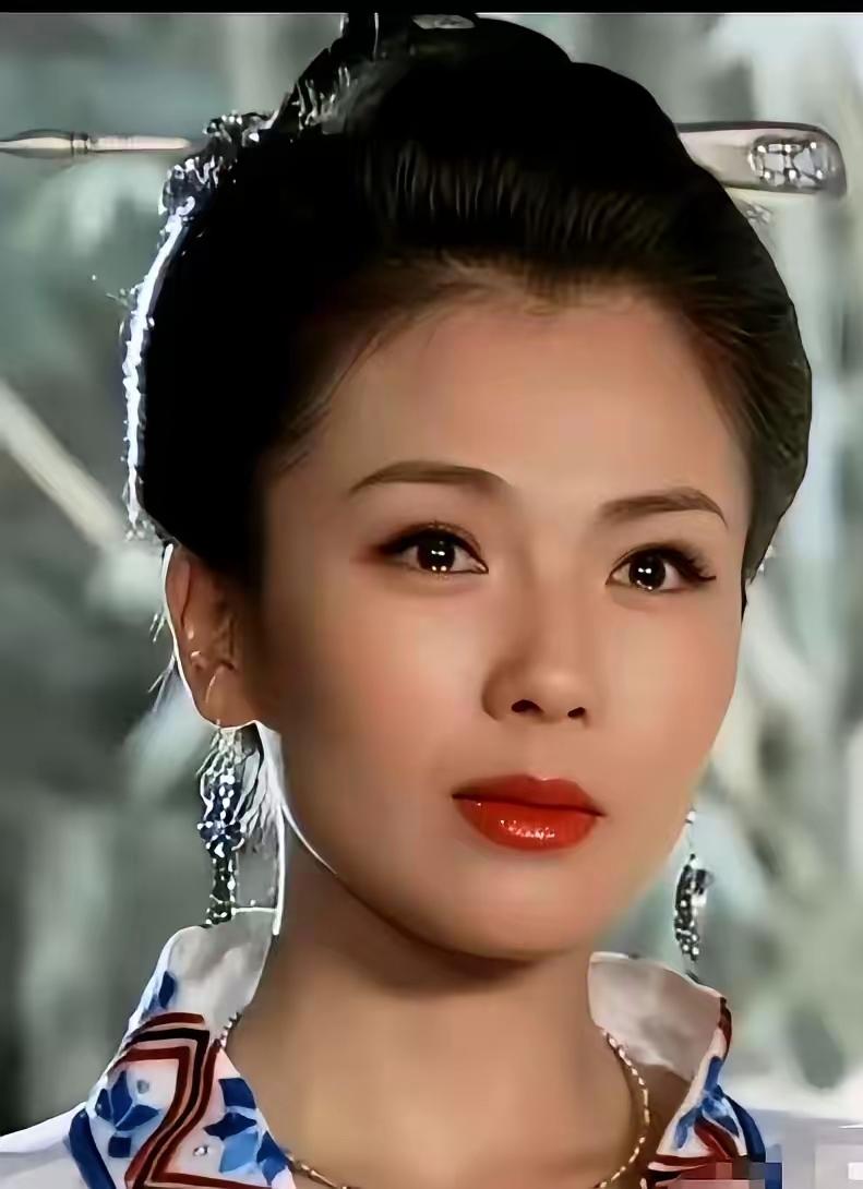 说刘涛“不务正业”的人，可能没看清真相。横店60%的剧组停摆，备案剧砍了近三成，