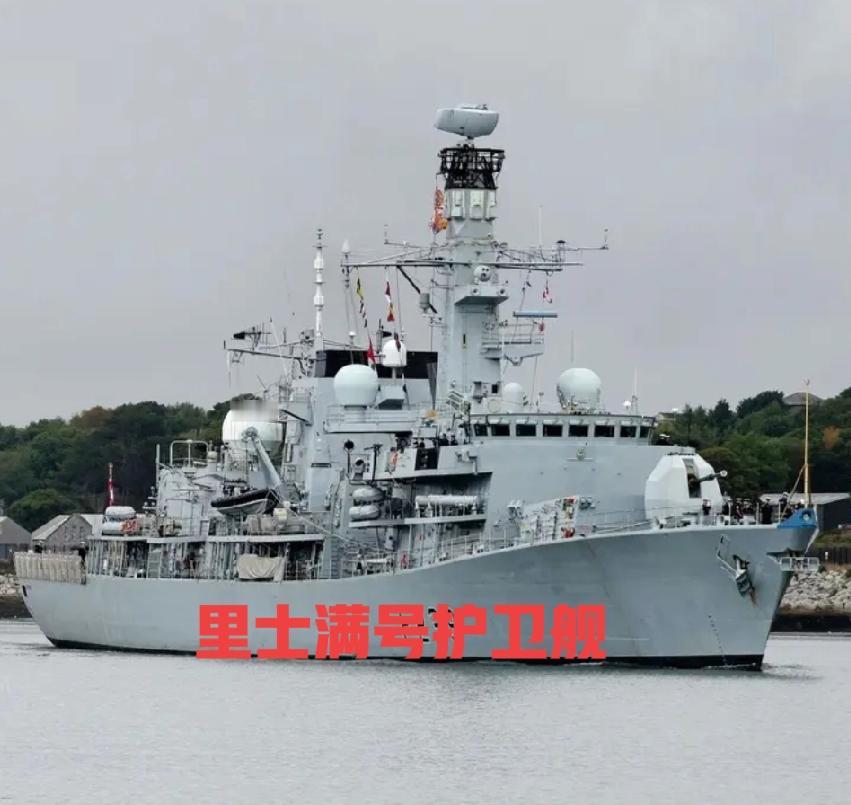 英国《泰晤士报》爆出一个大消息，英国的“里士满”号在穿越台湾海峡的时候，被解放军