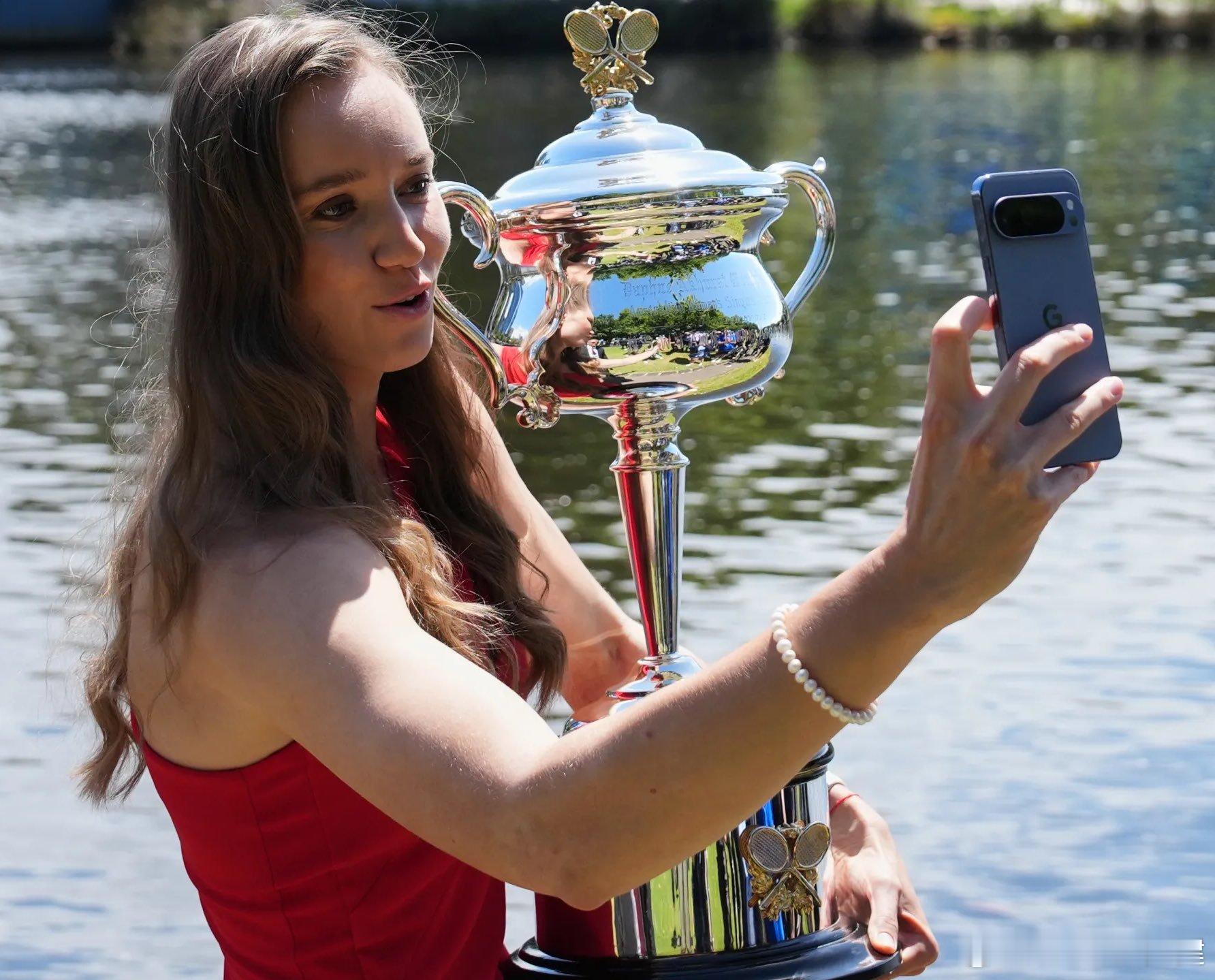 莱巴金娜在她最近的2站赛事赢得8,028,365美元！她目前大赛战绩：澳网: ?