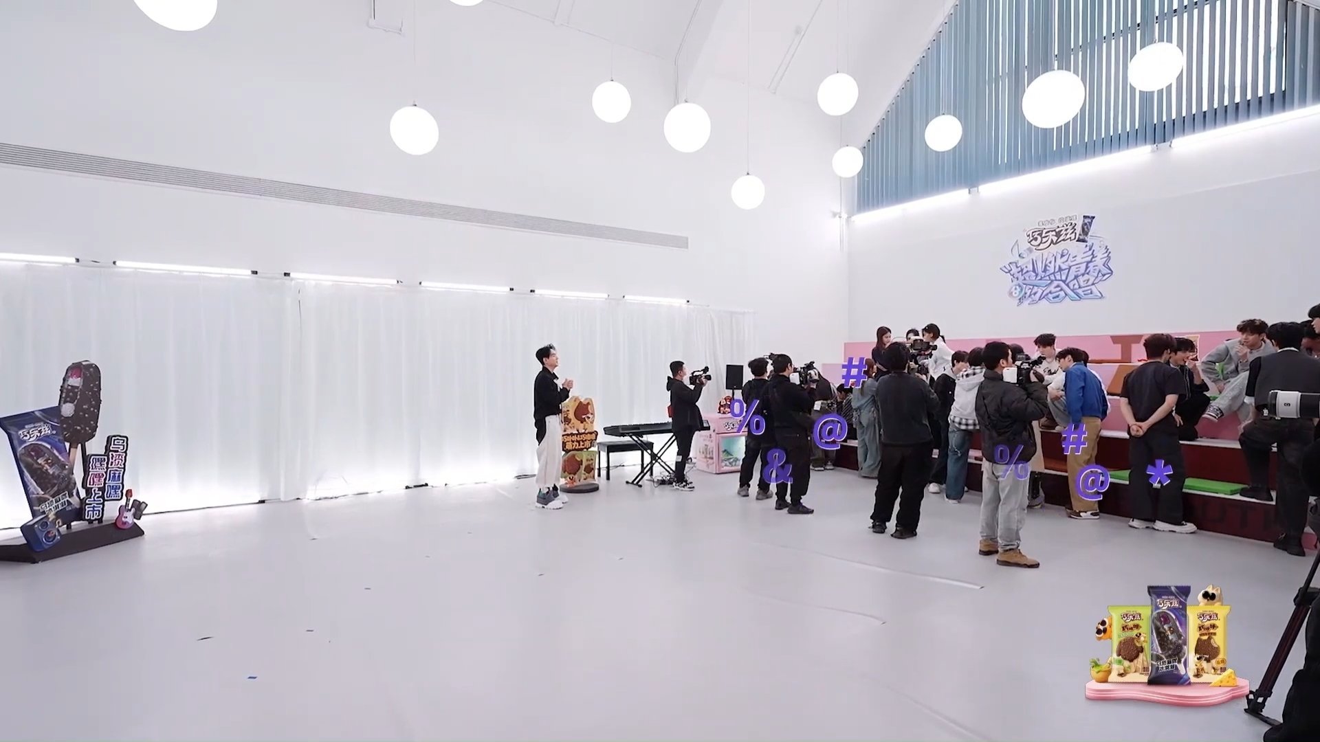 赵兆管不住姐姐控不了孩子 赵兆老师大概是综艺里最无奈的音乐导师，面对浪姐一众实力