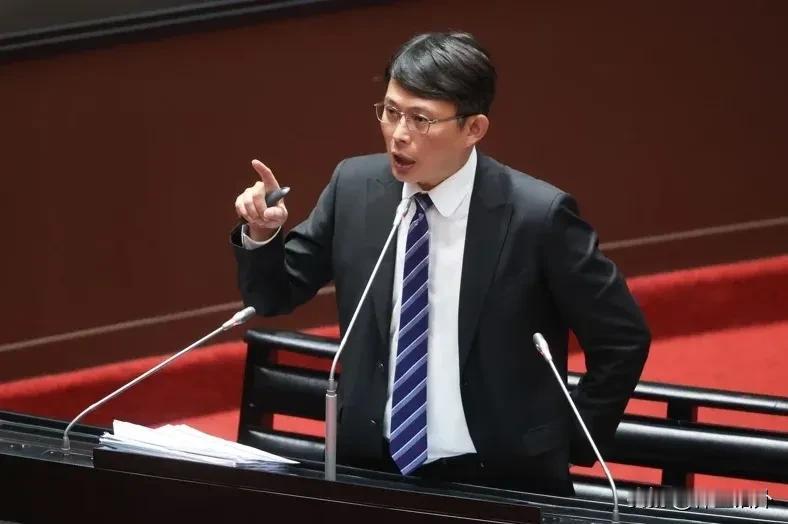 黄国昌跟赖清德干上了！
民众党立法院总召集人黄国昌说，将在12日提案，要求赖清德
