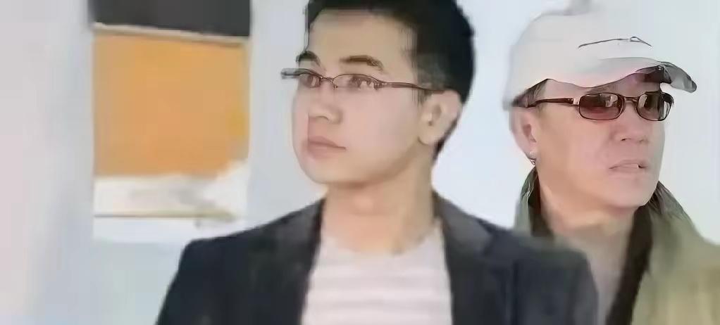 李小珂，40岁，不结婚，不恋爱，不跟同事提他爸是谁。但他爸是那个全国人民都认识、