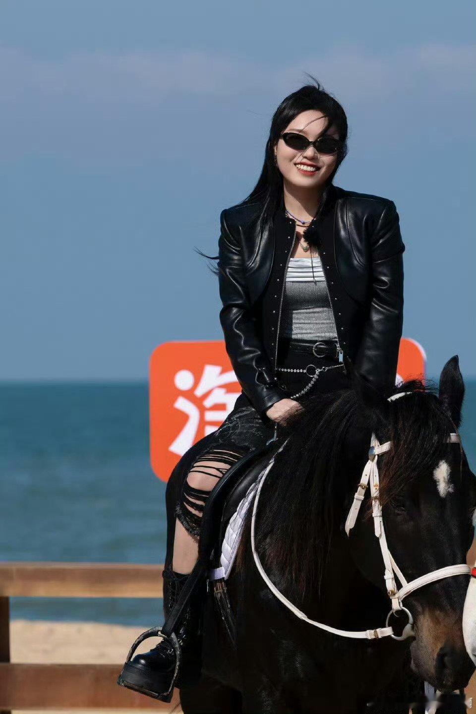 你好星期六全员团建马上见你好星期六 快乐预警！好六户外团建终于来啦，这个快乐密码