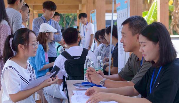 全国499所高校开设人工智能本科专业，累计专业点经多轮备案已超500个，看似AI