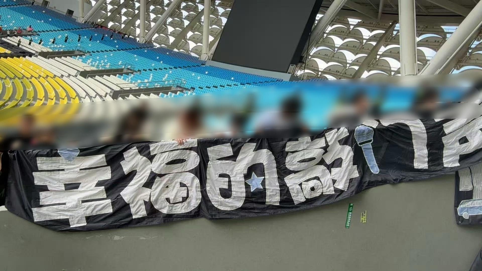 李煜东  128长灯牌需要胶带❗️❗️❗️❗️最后一天了努力让东东看见这个长灯牌