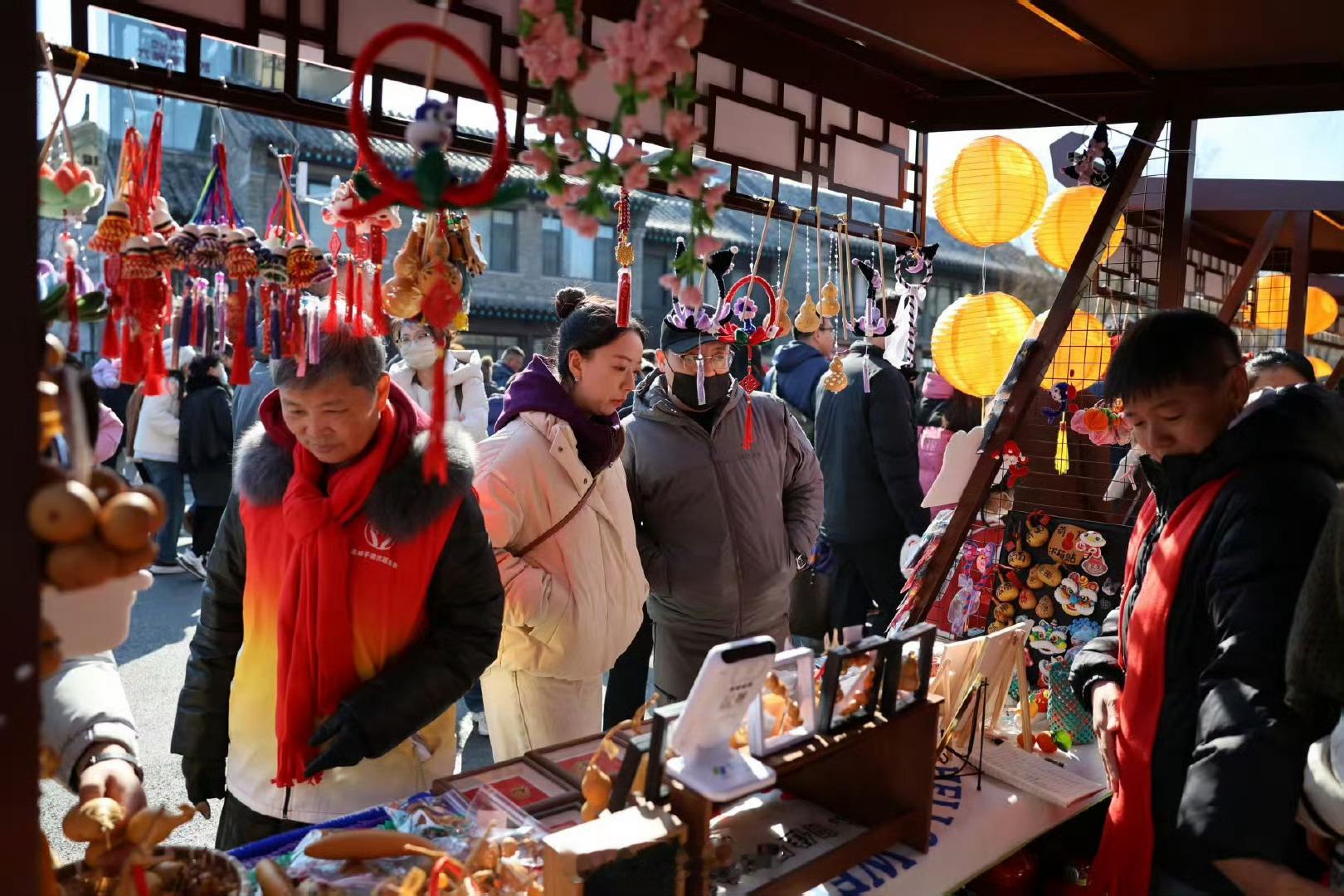 济南明湖市集热闹开市 都说年味越来越淡了，可今年第一次举办的明湖市集，却把济南的