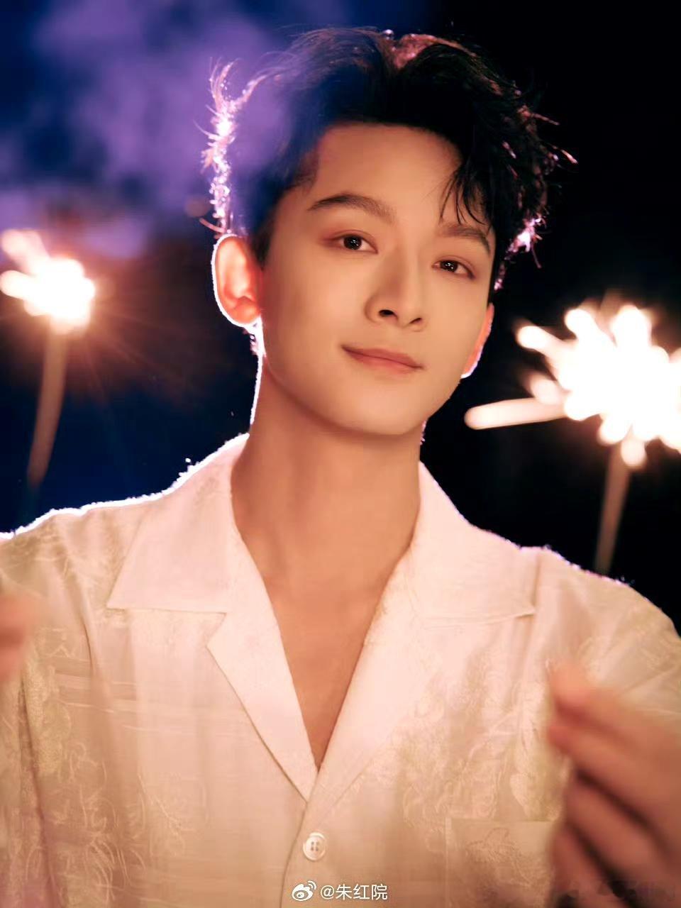 吃🍉优酷年代剧《柿柿如意》领衔主演：张晚意  张子枫(排名不分先后，按姓名拼音