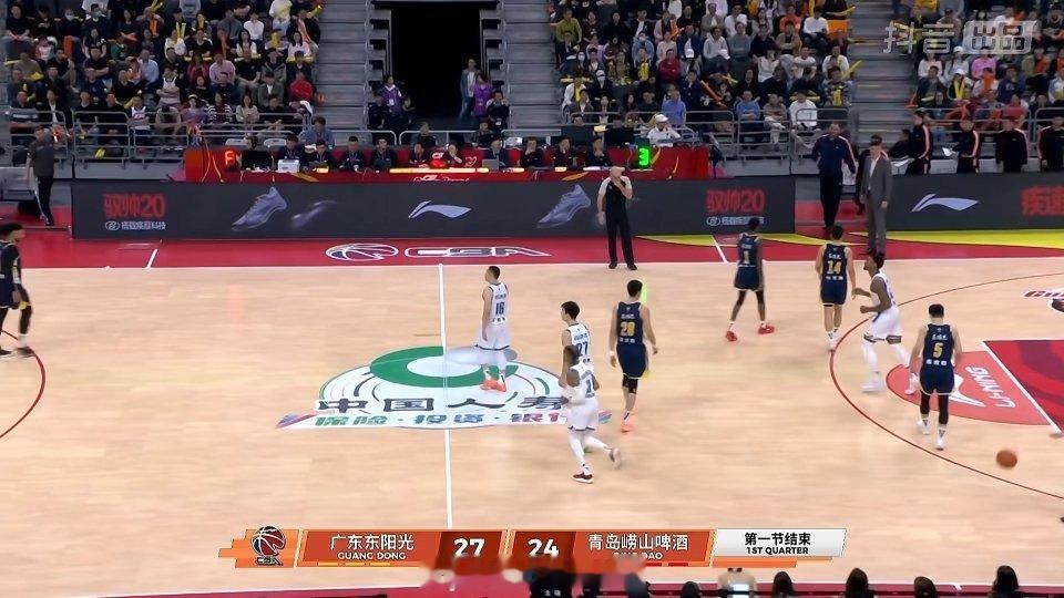 今天第一节打得不错，三分球投的可以，继续保持！广东男篮vs青岛男篮