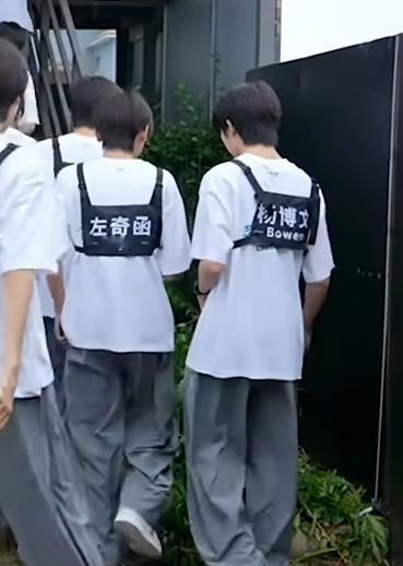 面对疾风吧 
