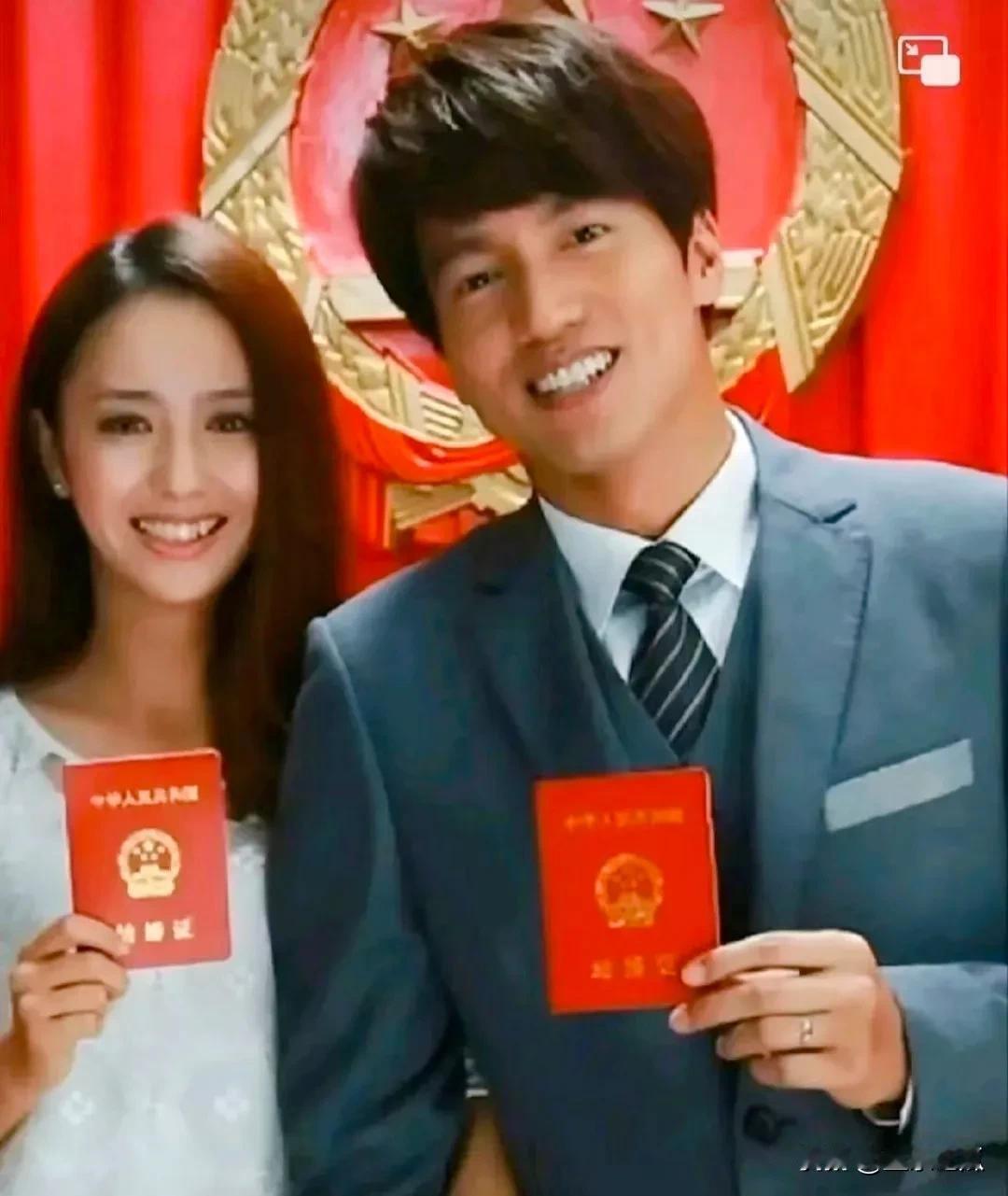 佟丽娅笑容好美，是真的找到幸福了吗？这位男神是谁呢？看起来比佟丽娅的前夫强好多呀