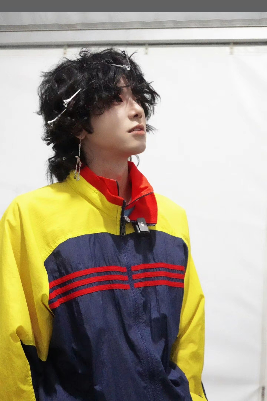 华晨宇今天是黄油蜂蜜面包吧华在《声鸣远扬2025》媒体签到口巧遇华晨宇，瞬间心动