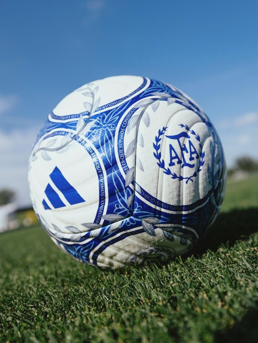 我们🇦🇷漂亮的训练用球⚽️阿根廷vs佛得角斯卡洛尼执教阿根廷队百场里程碑世界
