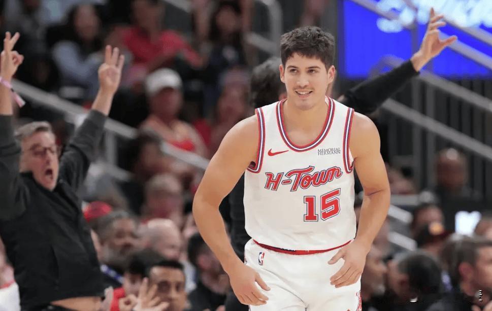 里德-谢泼德：阿门-汤普森刚刚在力量房里对我说，要是下次再出现空位的时候我没有出