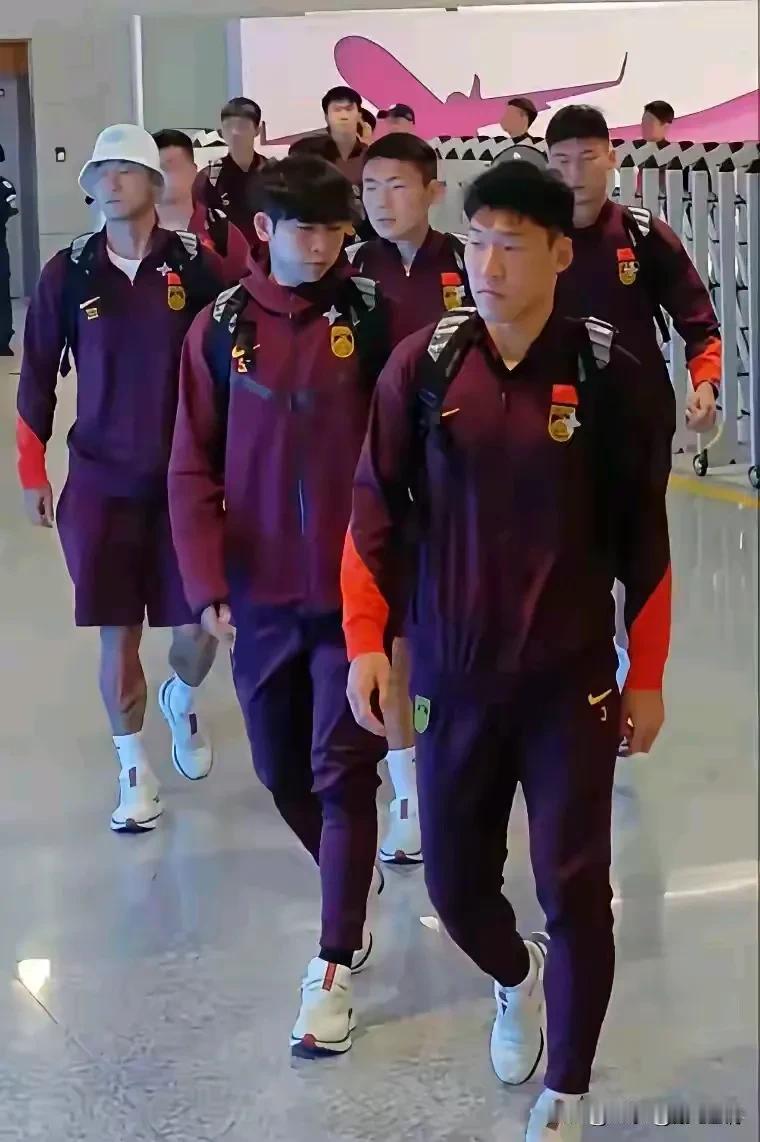 2026世界杯亚洲区预选赛
18强赛国足赛程
中国男足比赛成绩一览表
中国1:2