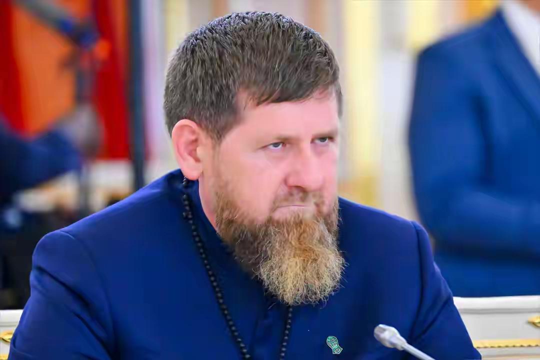 ​近日，又从车臣传出惊人的消息：总统卡德罗夫的健康出现了恶化，由于他身体近日非常