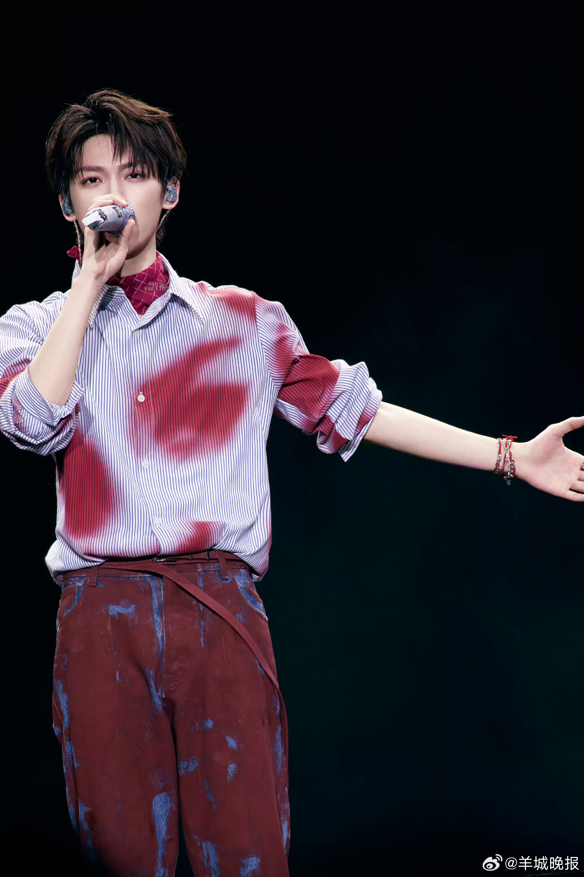 【若有一张演唱会票，你最想去看谁的现场？】炫彩的灯光、节奏的鼓点、浪漫的音色……