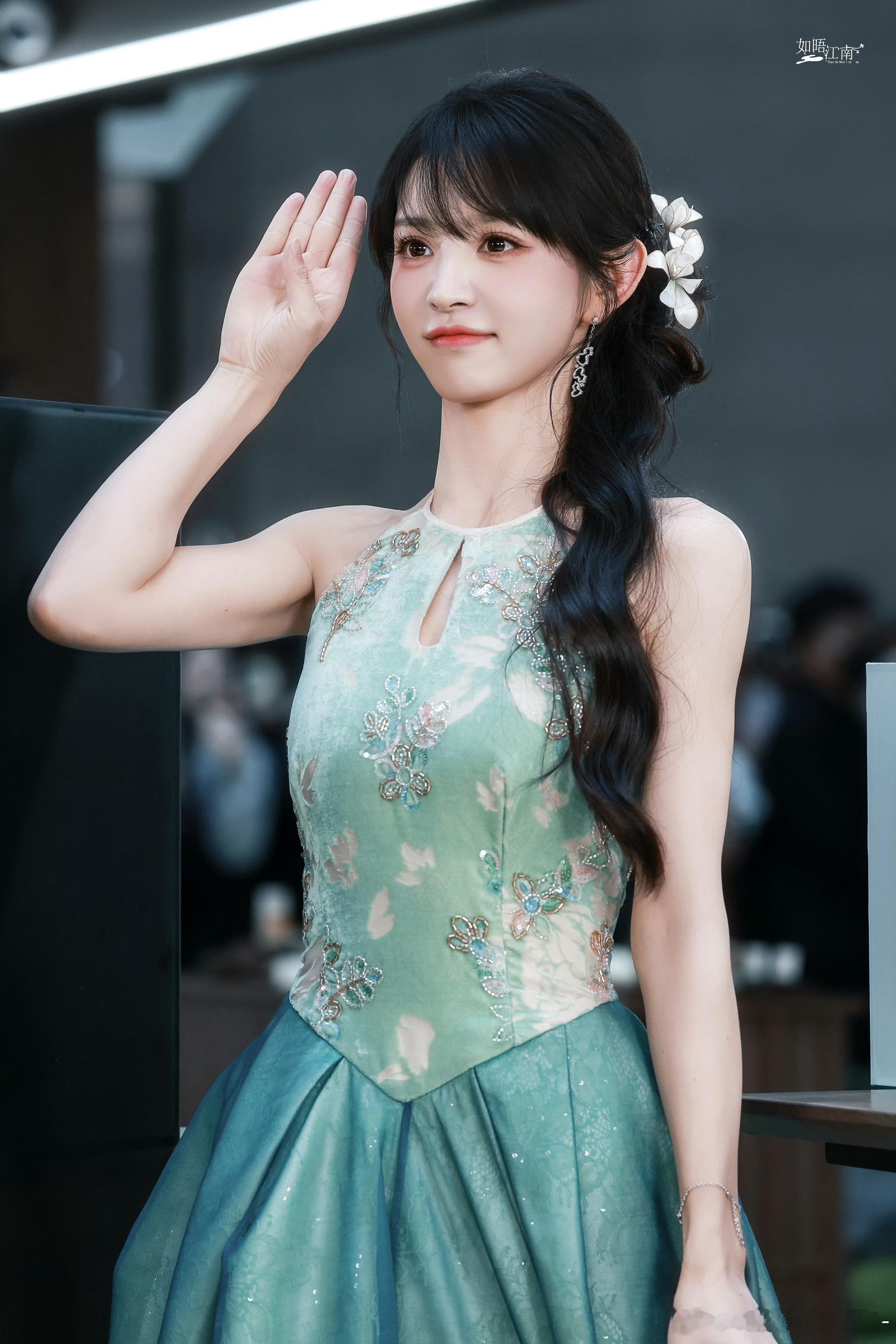 田曦薇  🐱田曦薇gucci品牌好友🐱 田曦薇忙忙碌碌寻宝藏 “遇见你以后，