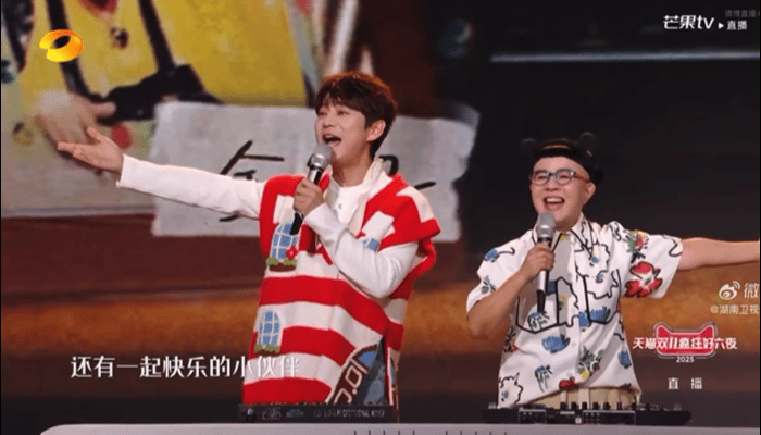 何炅金龟子30年后再唱大风车阳光、风车、电视机前的小板凳，金龟子和何炅的歌声，把