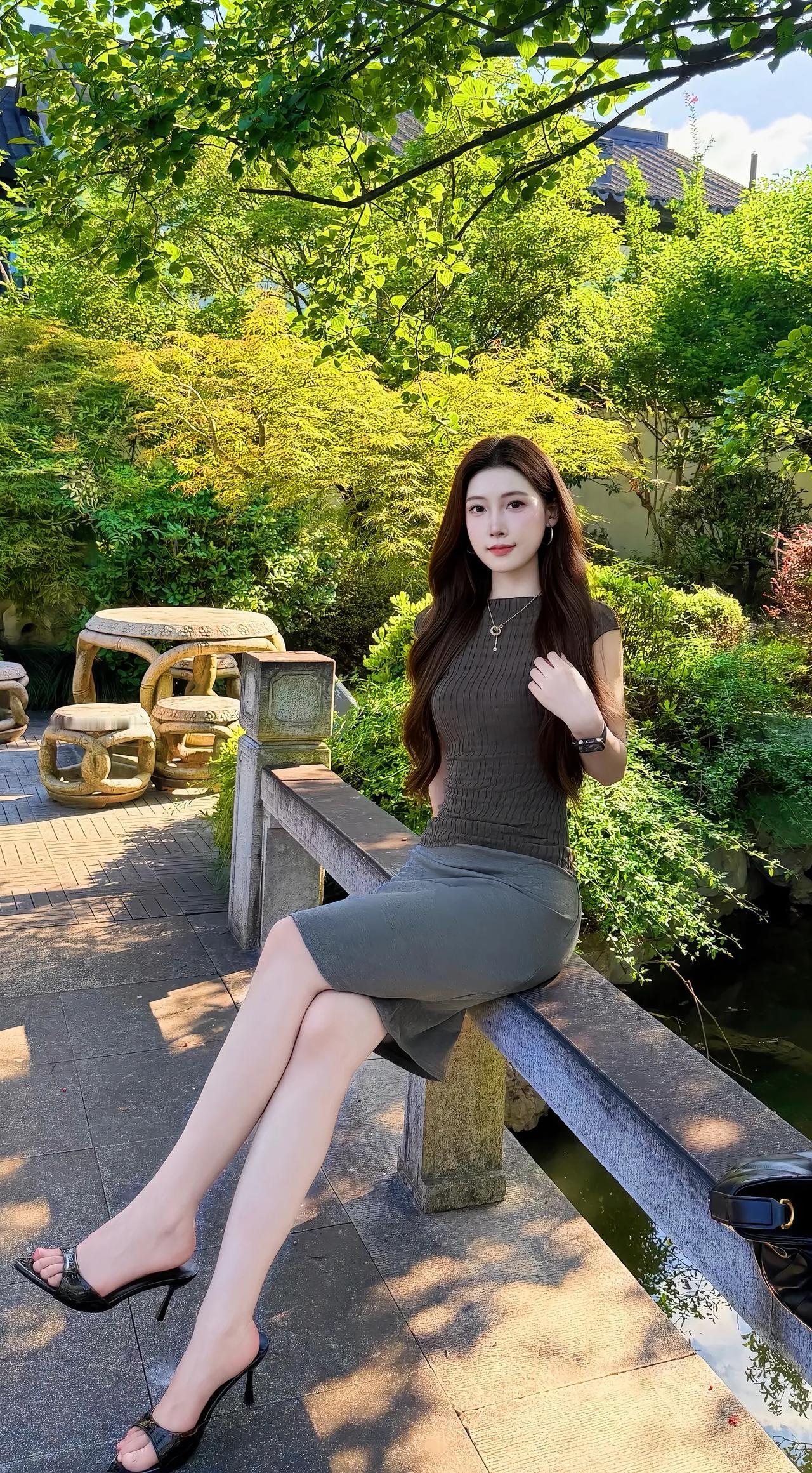 沐晨光，偷得闲，怡然自乐！女人怎样穿搭，更显气质 怎样穿搭知性又显身材? 有哪些