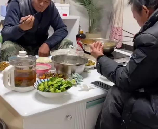脸皮真厚啊！昨天，定居纽约8年的二舅回北京，整整10天，吃我的住我的，花了我20