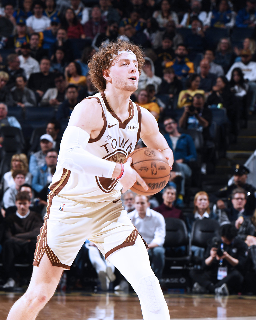 波齐姆斯基22分，6篮板，5助攻。勇士战胜篮网