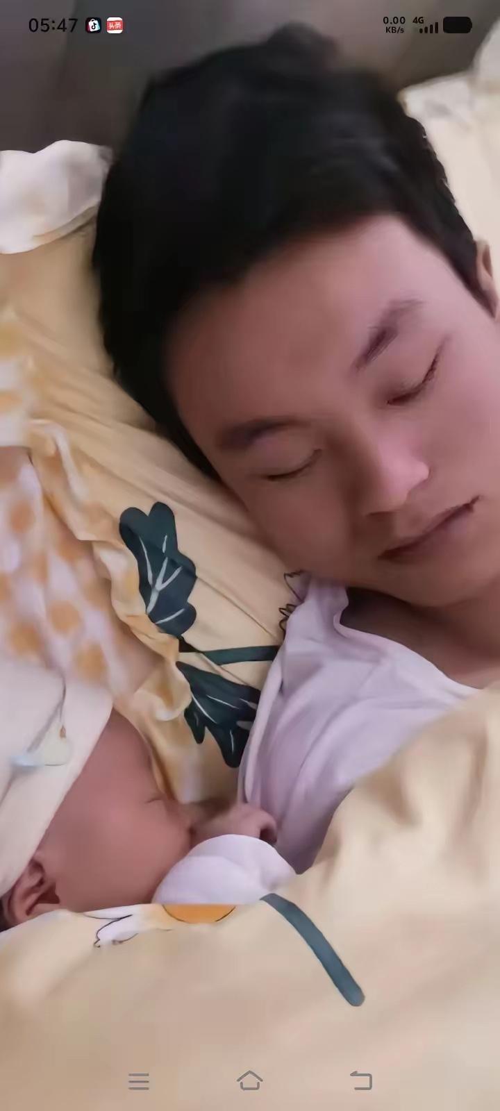 痛心！丈夫出车祸生命奄奄一息，怀孕还不够月的妻子，为了让宝宝见丈夫最后一面，不给