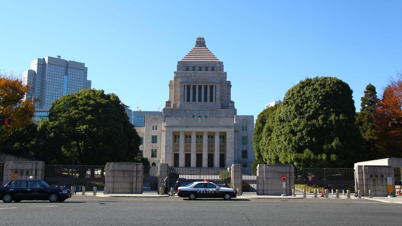 日本国会的立法机器正在以战后罕见的速度推进。5月26日，参议院内阁委员会表决通过
