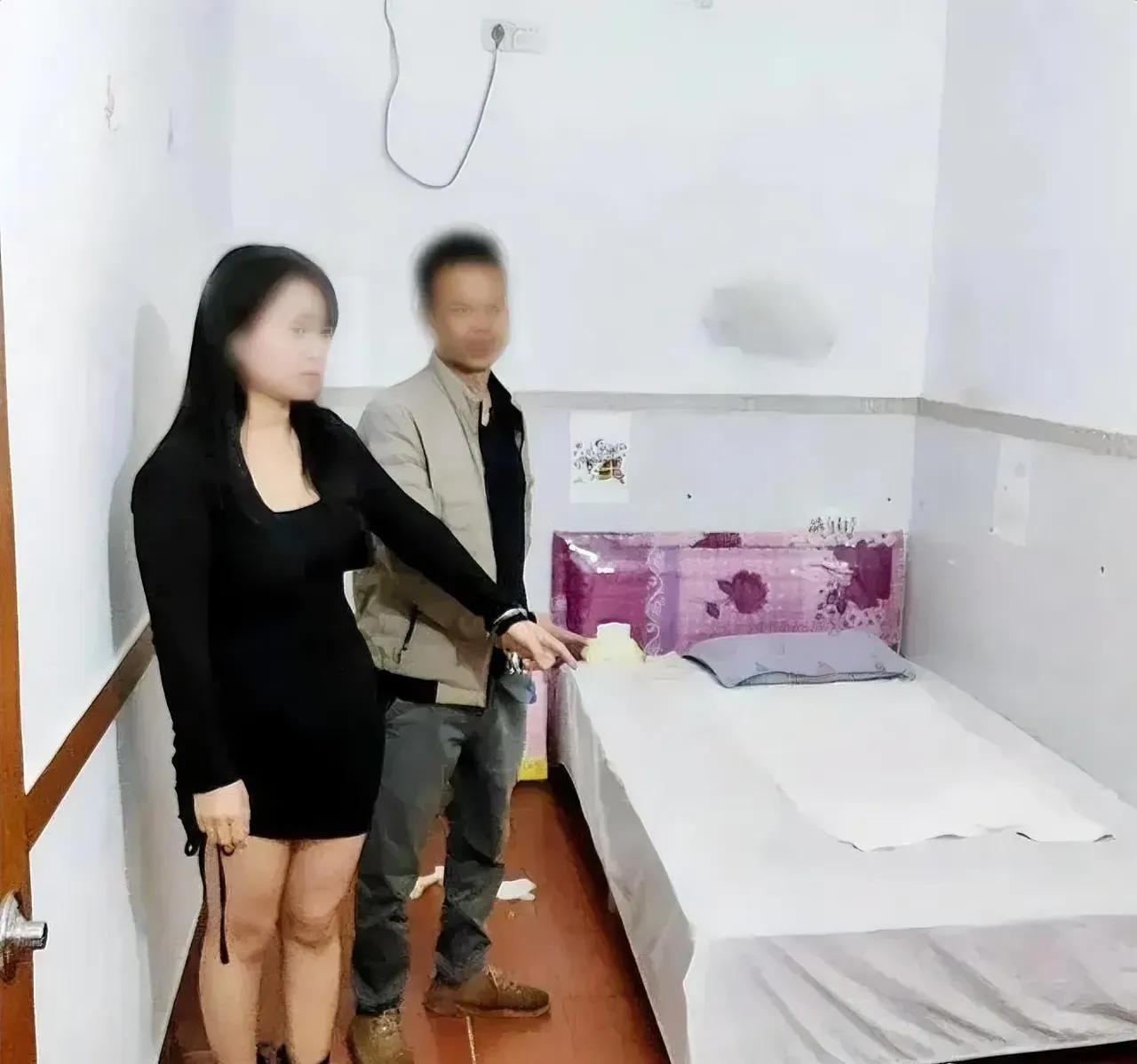 “我觉得她不好看，不想玩了，凭啥还抓我？”

法庭上，王某某的声音发抖，气得不行