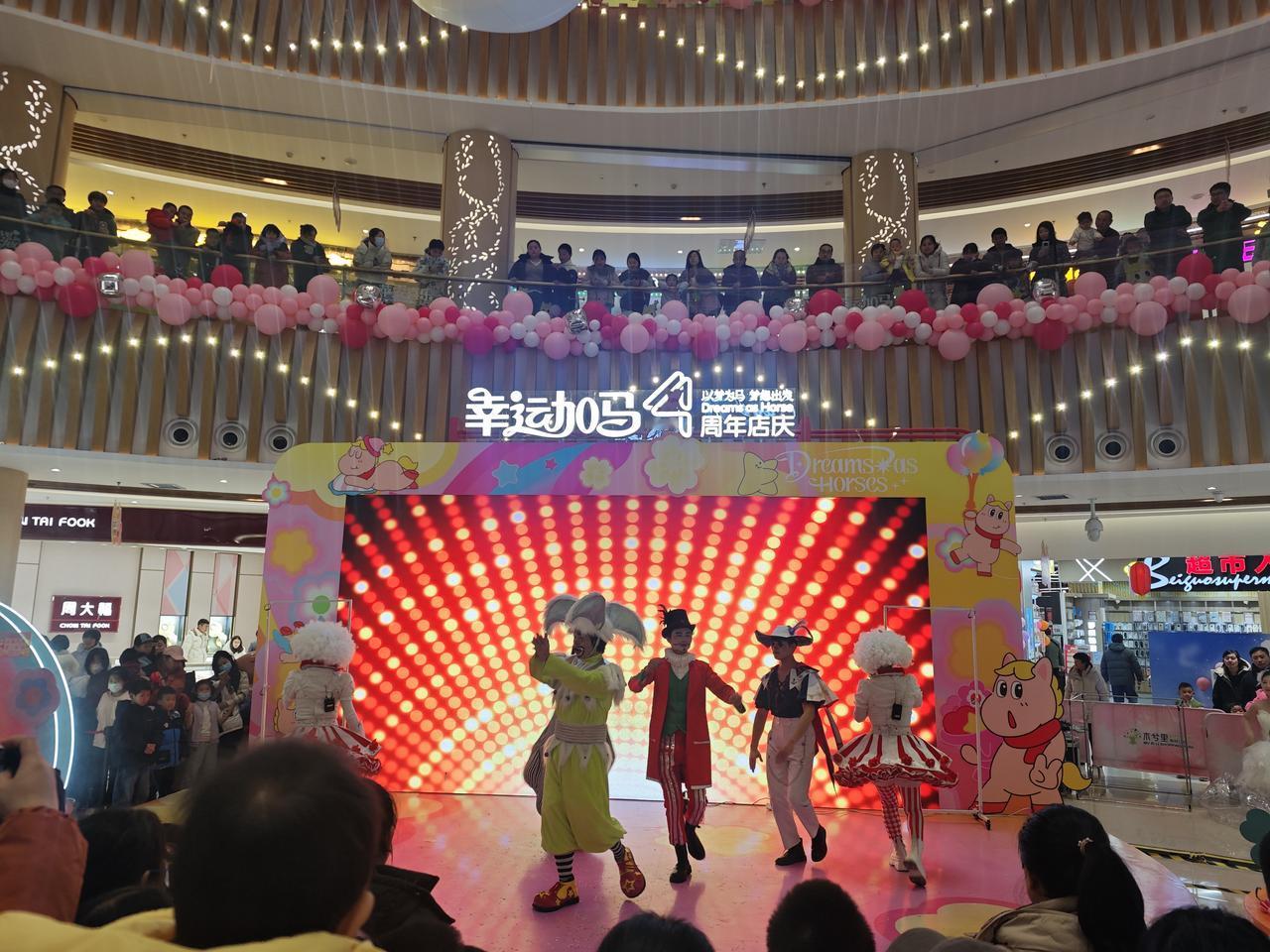 你们去了没？石家庄木兮里四周年庆真的把“诚意”拉满了！非遗打铁花+火壶喷火自带视