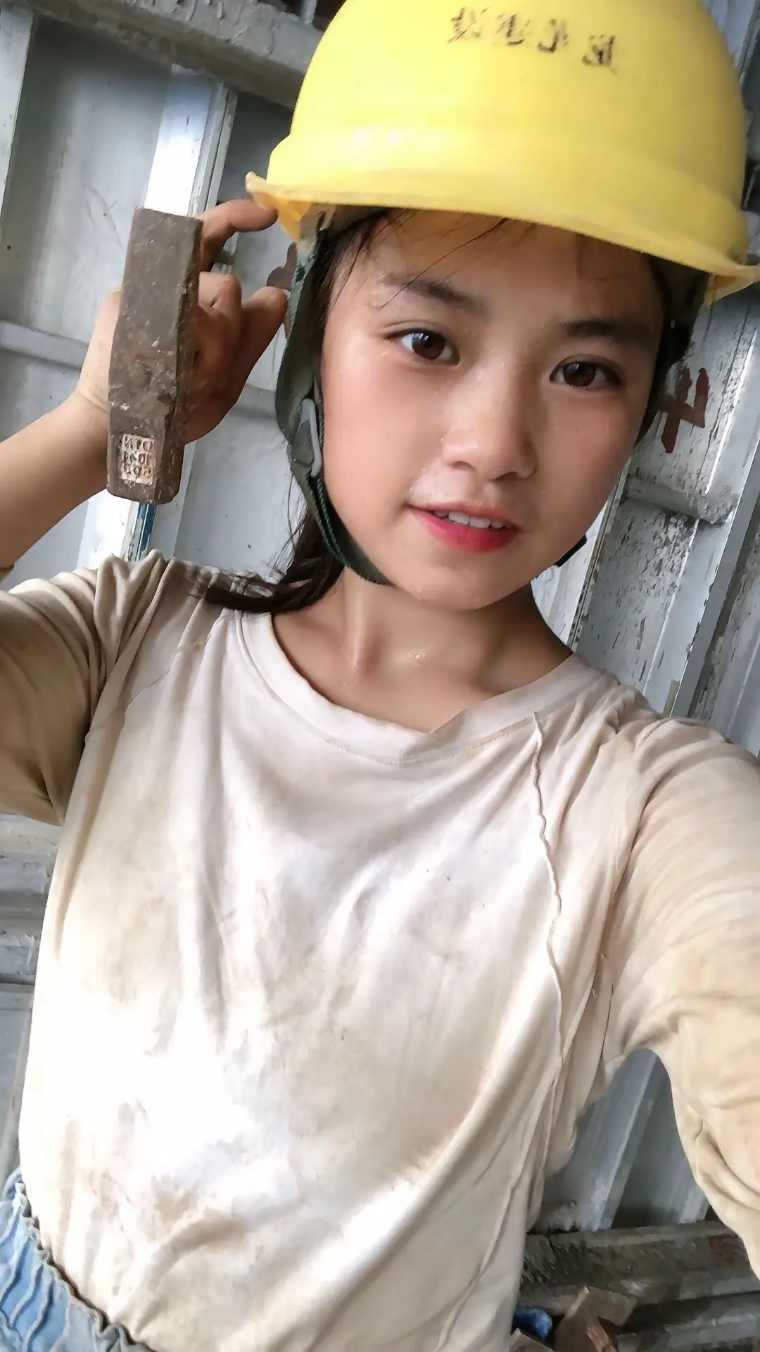 这一年快要结束了，学会了三句话，有苦不声张，有泪自己擦，心累自己藏‘