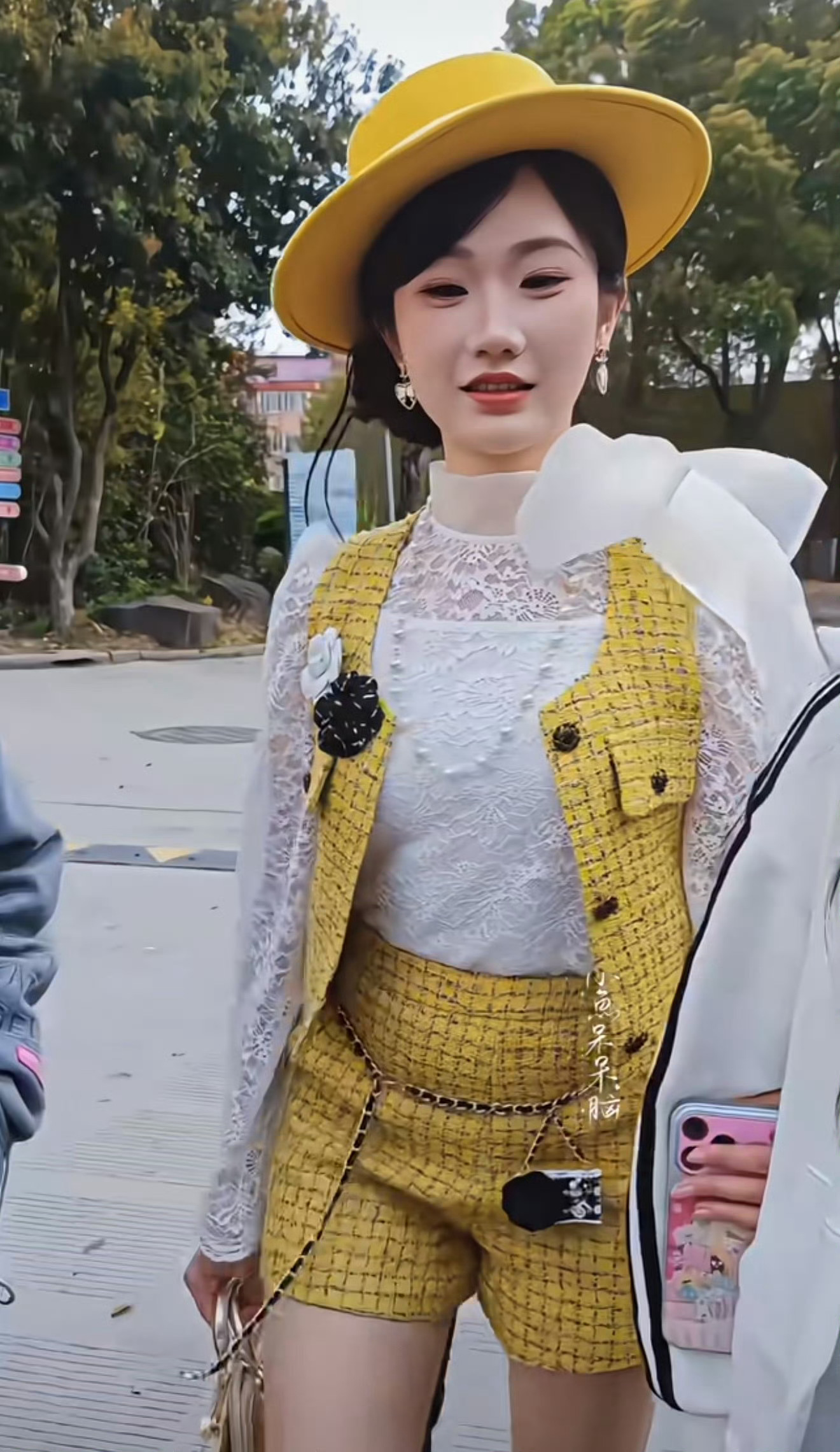 听花岛，你继续这样害张晋宜，不会搞衣服可以让她穿自己的衣服。 