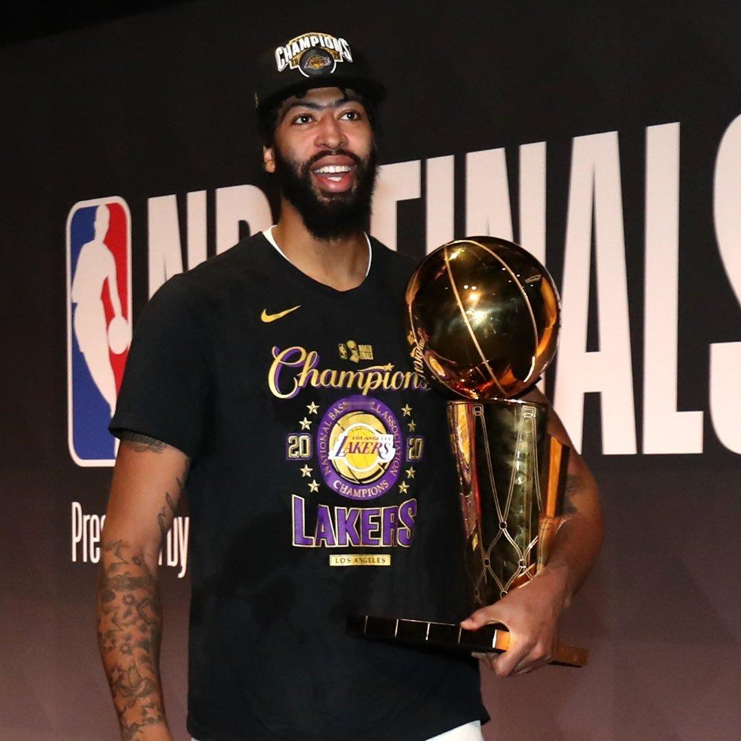 浓眉聊湖人园区的夺冠“ 直到今天我还在想这件事 我有时并不觉得自己是冠军 因为没