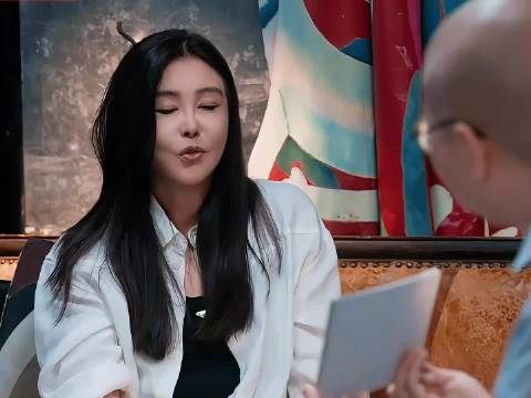 王祖贤 复出谈《青蛇》这个角色一开始不是她，徐克先找过巩俐、梅艳芳。

开拍后因为说错话，差点被换掉