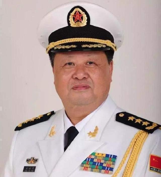 上将是终身军衔，退休后仍可穿戴。

军官的军衔是永久军衔，退役后会保留下来。这其