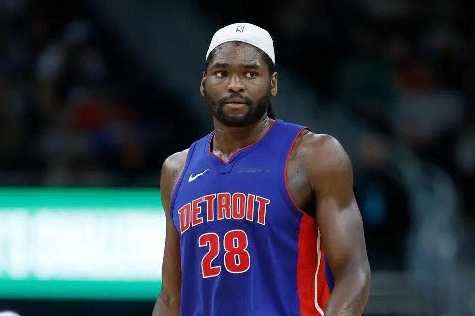 明天对战活塞的比赛，斯图尔特因伤缺席，湖人都治不了，看来伤的挺重。 