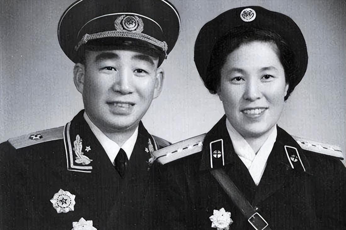 1930年，江西泰和，一个13岁的小伙跟着红军走了，投奔在队伍里的舅舅，家里留下