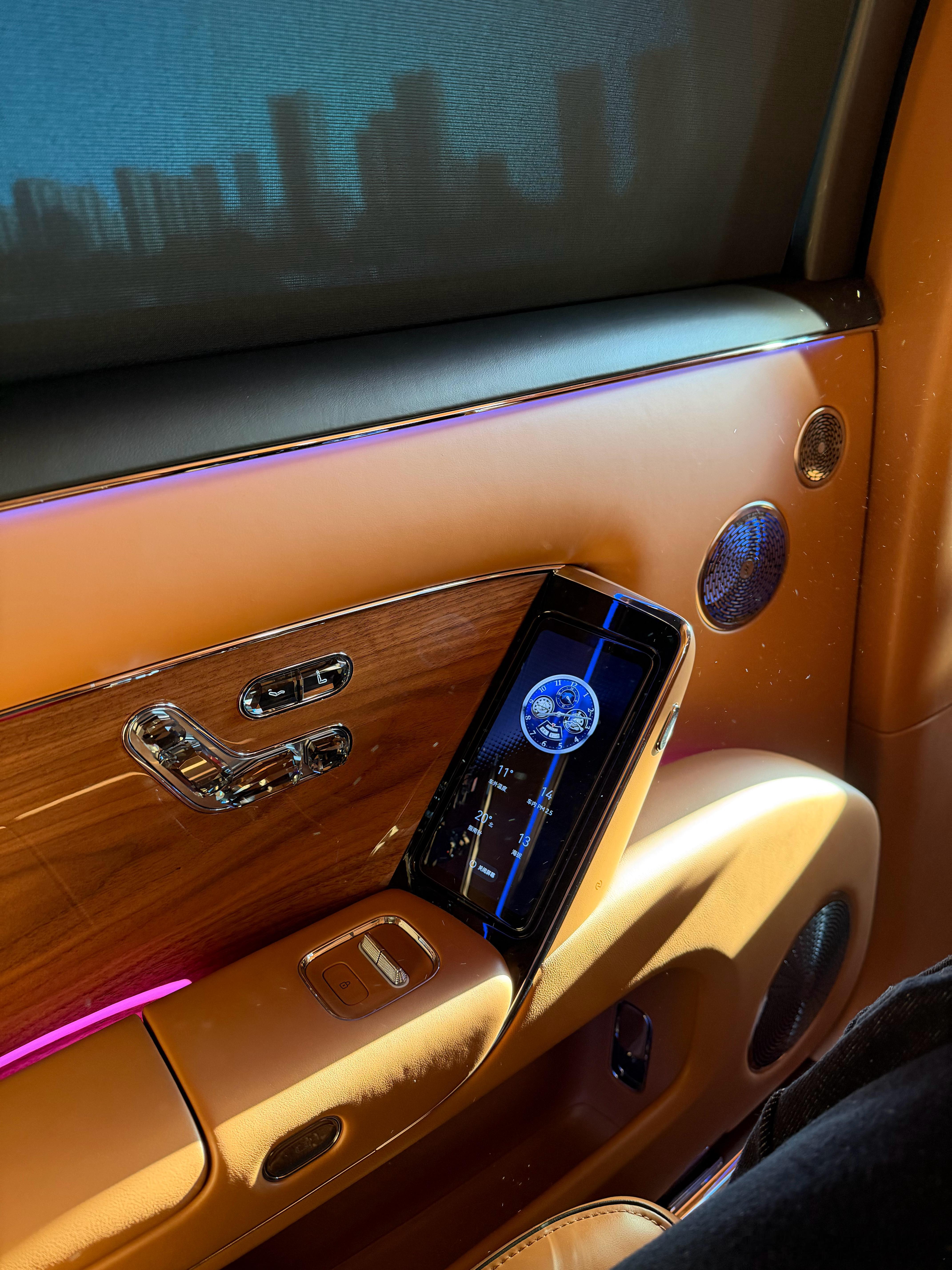 早啊铁铁们 今儿早上吃的啥跟姚老板混一天吃9顿