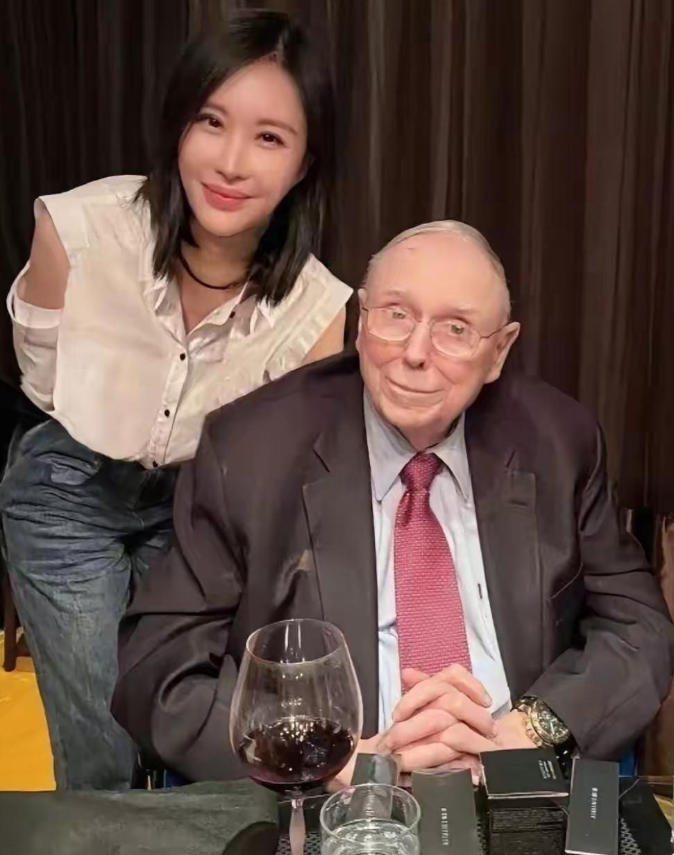 这个叫田朴珺的女人，很喜欢攀附权贵，时时刻刻都想当贵族。而且，这个田某女人很有心